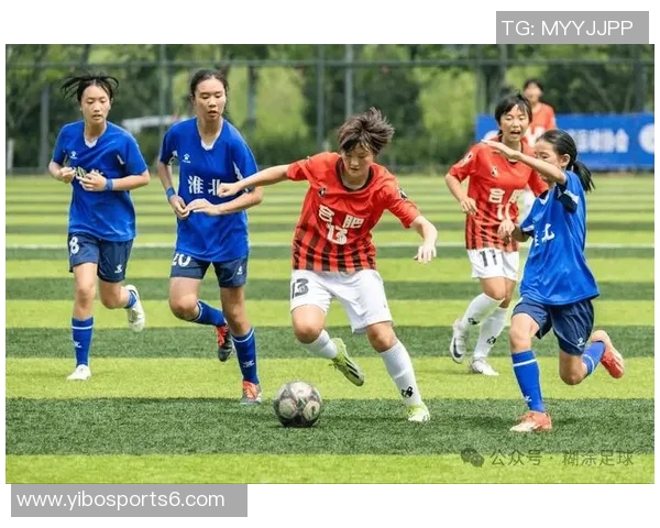 足球运动员帅气瞬间集锦展现运动魅力与青春风采的完美结合